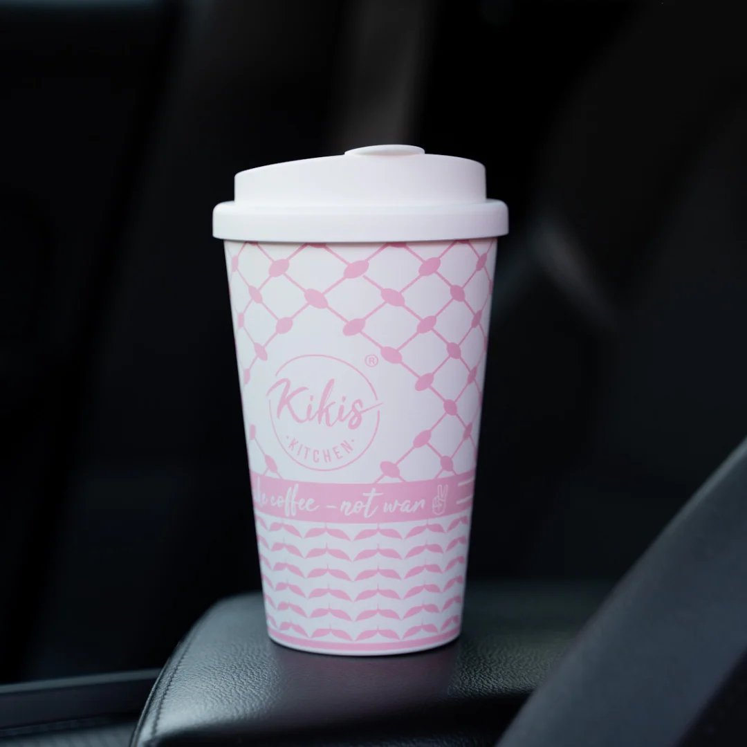 Kikis Coffee To Go Mehrweg Becher - Kufiye rosa/weiß - Image 4