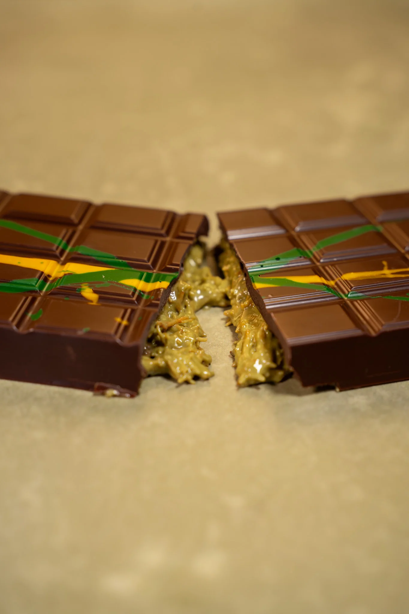 Kikis Dubai Style Dark Chocolate - PISTACHIO 🍫 - Image 2